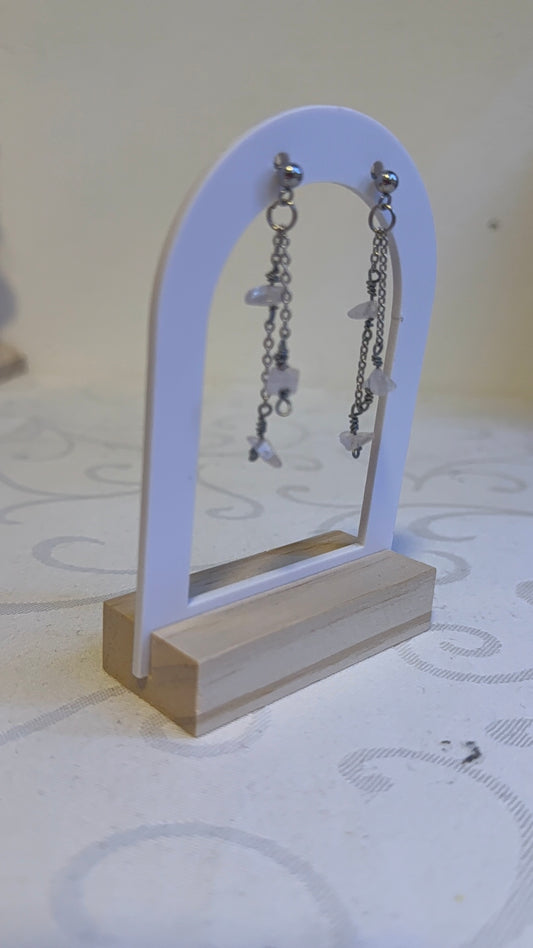 Orecchini con chips di quarzo rosa